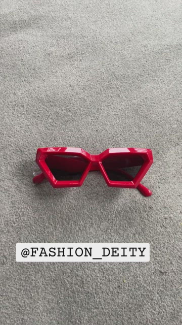- RED RETRO RUNWAY THICK  FRAME CAT EYE SUNGLASSES FOR TRENDY WOMAN *NEW* Retro Red Cat Eye Sunglasses | Retro Stage main image 2