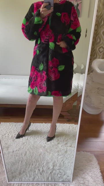 REGAL BLACK FAUX FUR COAT HOT PINK RED GREEN ROSES POCKETS LINED FLOWERS