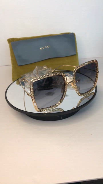 GUCCI Authentic Gold & Gray Gradient Rectangle Metal Sunglasses GG1033S 002 Gucci GG1033S 002 Square Chain Frames Women main image 3