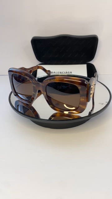 100% - New Authentic Balenciaga  BB0069S 002  Oversized sunglasses Balenciaga BB0069S Sunglasses | FREE Shipping - Go-Optic.com  main image 2