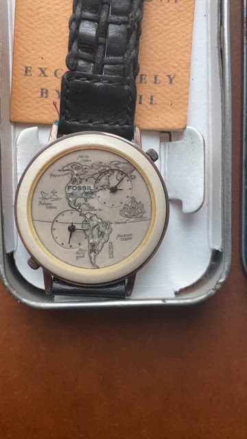 Fossil | Accessories | 995 Stone North America Continents  display picture 1