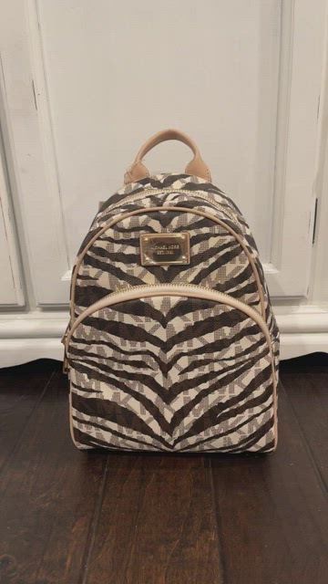 ❤️NEW!!!❤️RARE! LAST ONE! Michael Kors Jet Set Vanilla Small backpack. Michael Kors Jet Set Travel Extra Small Tote | Mercari main image 3