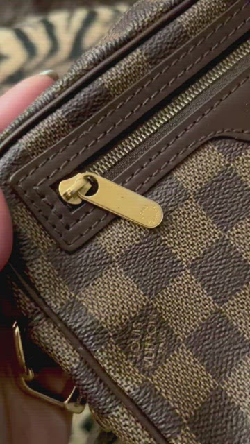 Louis Vuitton, Bags, Price Firmno Offers Super Sale Authentic Lv Damier  Ebene Clutch Rare