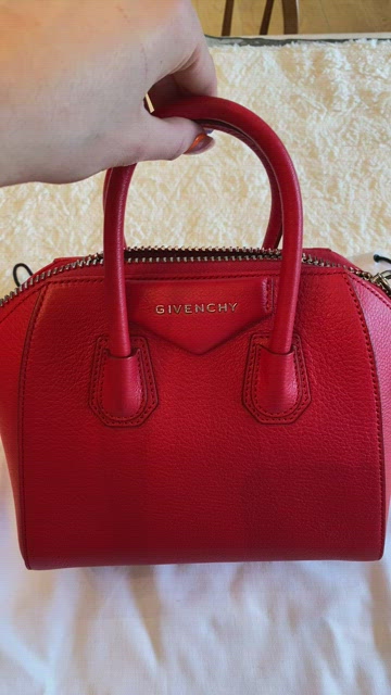 Vale fashionandcookies blog Choies Red Lips Dress Givenchy Antigona bag -  AvenueSixty
