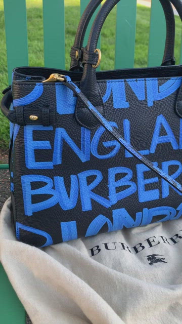 Burberry Leopard Print Banner Tote Bag – Dina C's Fab and Funky Consignment  Boutique