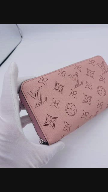 Louis Vuitton, Bags, Euc Louis Vuitton Magnolia Pink Monogram Mahina  Zippy Wallet