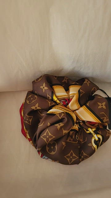 Louis Vuitton Authentic Rubber Band Silk Hair Accessories White Hair Accessories for Women | LOUIS VUITTON ® main image 4