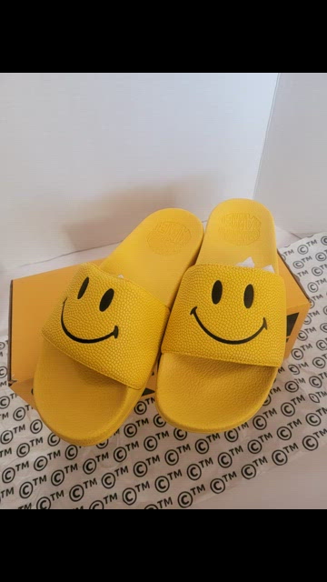 chinatown market | Shoes | Chinatown Market Mens Smiley  display picture 1
