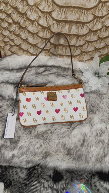 gretta hearts large slim wristlet