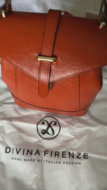 Divina Firenze Italy 3 Way Convertible Leather Backpack Crossbody EUC Cognac Tan Divina Firenze | Bags | Euc Stylish Tan And Cream Backpack  main image 4