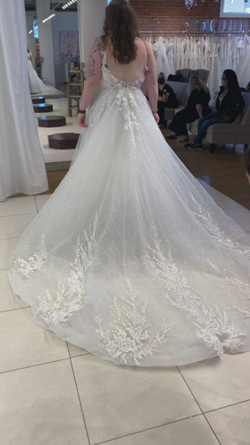 Brand New Luv Bridal Mia Solano Wedding Dress Lace Size 14 - 16