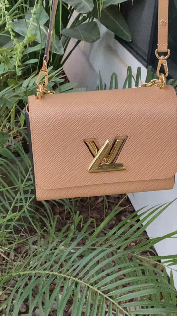 Louis Vuitton Twist MM Galet Beige – Pursekelly – high quality designer  Replica bags online Shop!