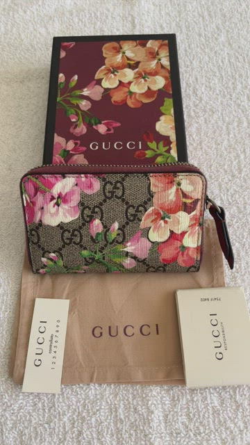 Gucci Gg Blooms Pouch In Brown