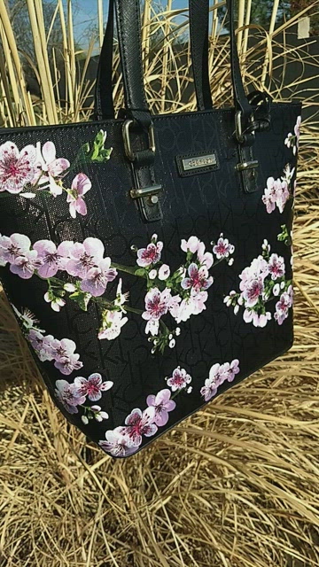 Calvin Klein NWOT Black Saffiano Floral Tote Bag for Sale in San Jose, CA -  OfferUp