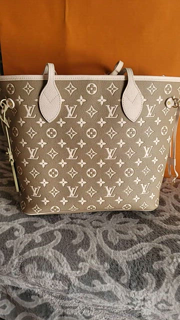 Louis Vuitton Neverfull MM Spring in the City Capsule Khaki Leather ** No  Pouch*