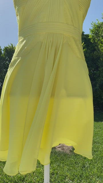 Beautiful mini chiffon yellow dress from BCBG - Size 6