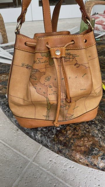Alviero Martini | Bags | Alviero Martini Classe World Map  display picture 3