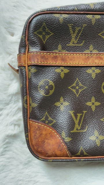 Louis Vuitton Vintage Monogram Clutch Pochette Cosmetic Bag Compiegne 28  For Sale at 1stDibs