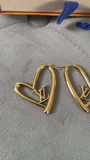 LOUIS VUITTON Metal Fall In Love Hoop Earrings GM Gold 1310630