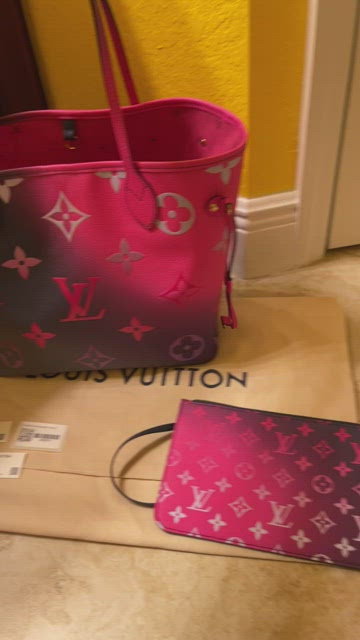 ❣️BNIB❣️Louis Vuitton Neverfull MM Midnight Fuchsia Monogram coated canvas  Bag, Luxury, Bags & Wallets on Carousell