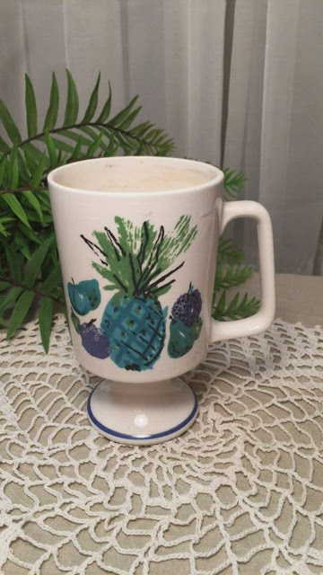 Set of 2 Vtg 60's/70's Retro Fruit Pedestal Coffee Mugs 8 oz