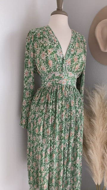 green emerald velvet dress Sequin T-Shirt Dress – Maggy London main image 1
