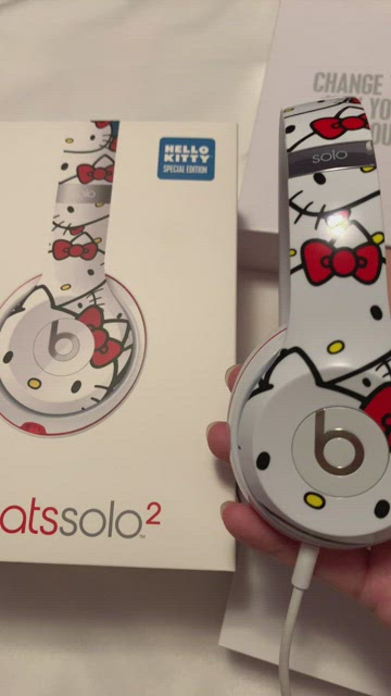 Hello Kitty x Beats by Dr. Dre Headphones