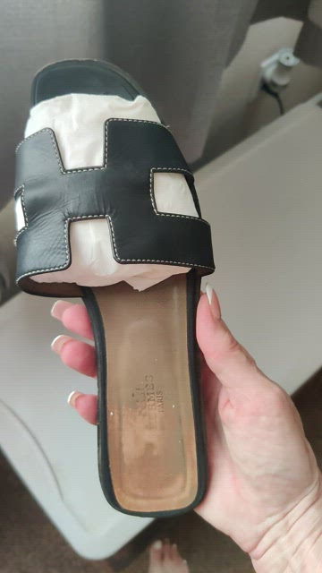 Hermès Authenticated Oran Sandal