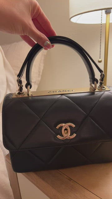 Flap bag with top handle, Lambskin & gold-tone metal, black — Fashion |  CHANEL