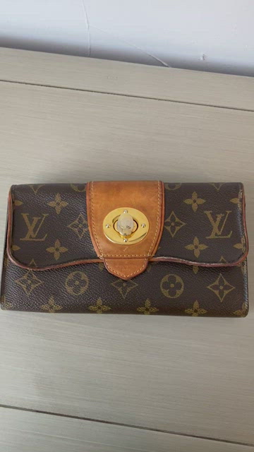 Authentic LOUIS VUITTON Monogram Portefeuille Boetie Gold Turn 