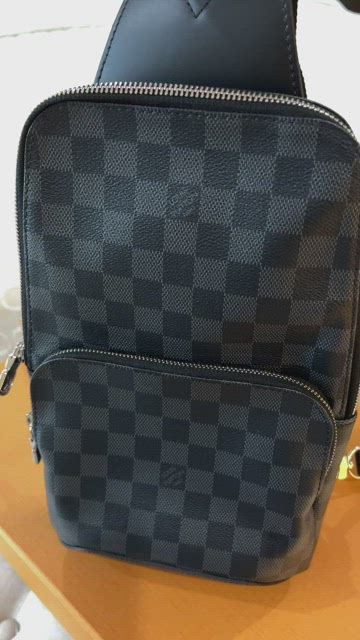 Avenue Sling Bag Limited Edition Damier Graphite Giant