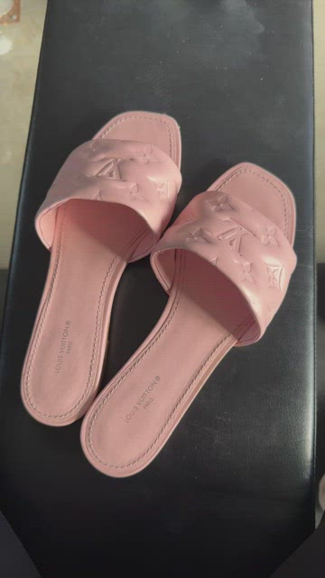 Louis Vuitton Revival Flat Mule Pink. Size 39.0