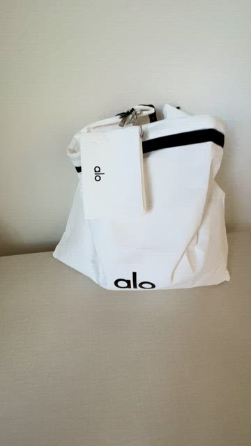 Alo Yoga Keep it Dry Fitness Bag in White - NWT