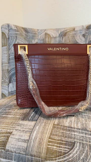 Metallic Gold Crossbody Bag, Mario Valentino Spa (Lot 1025 - Estate Jewelry  & FashionSep 15, 2022, 10:00am)