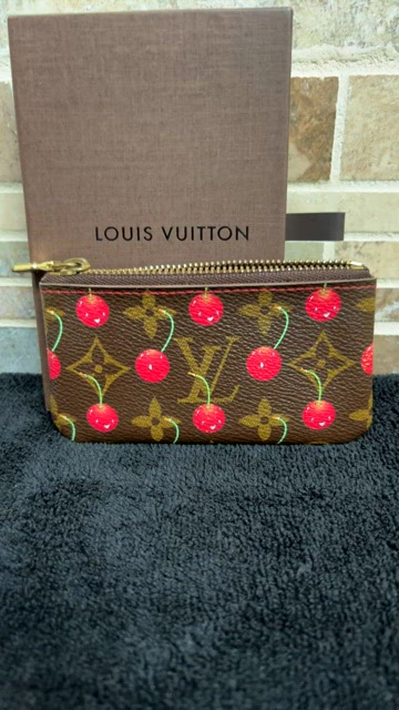 Louis Vuitton 'Pochette Cle' – Fashionably Yours