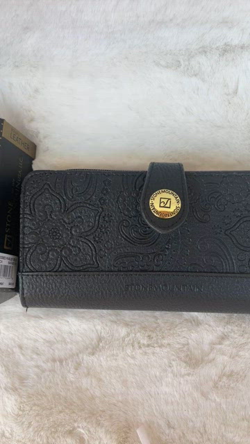 Stone Mountain USA. Black Bonded Leather Wallet. NWT. Retail $48.00