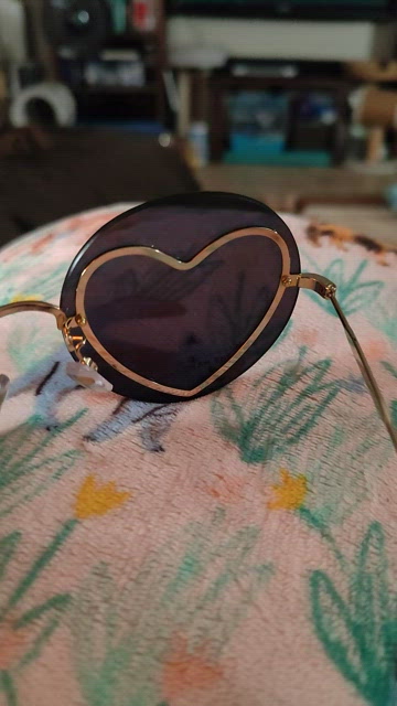 Marc Jacobs | Accessories | Marc Jacobs Round Heart  display picture 1