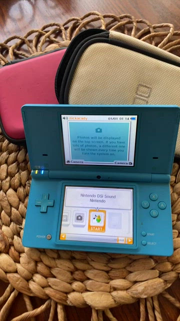 Nintendo DSi Ice Blue Handheld System w/ Charger