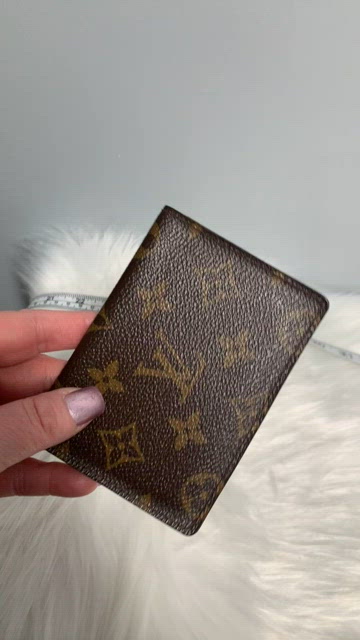 LOUIS VUITTON Porte 2 Cartes Vertical Card Holder – Collections Couture