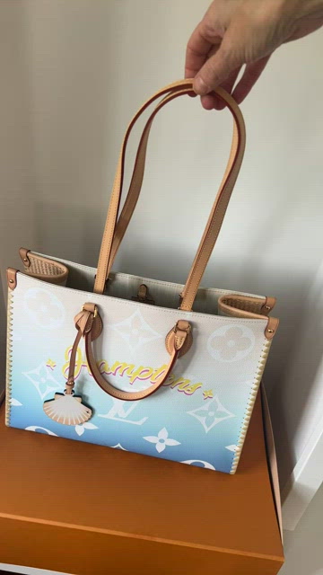 Louis Vuitton pre-owned By The Pool OnTheGo PM tote bag, Neutrals