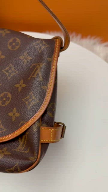 LOUIS VUITTON Saumur 30 Crossbody Bag (MB0918) – Pretty Things Hoarder