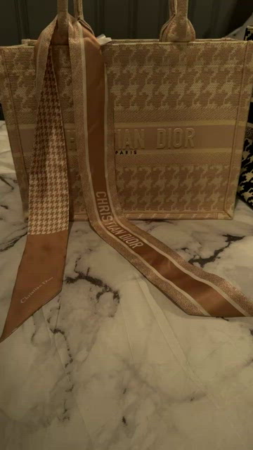 100% AUTHENTIC silk scarf tie houndstooth pink white NEW roundbox Christian Dior Christian Dior scarf large size silk cleaned pink  main image 4