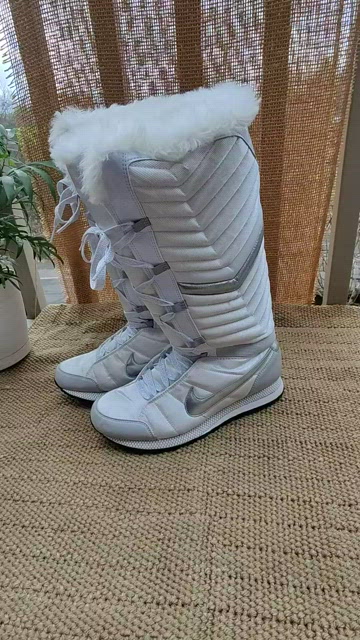 Nike Apres Ski Knee High Snow Boots White and Silver 414950-100  Women's Size 7