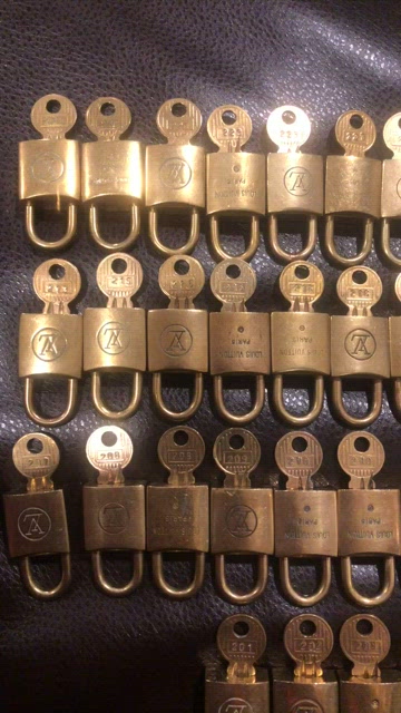 LV Louis Vuitton Gold Lock & Keys 200 Series Authentic (Master List)