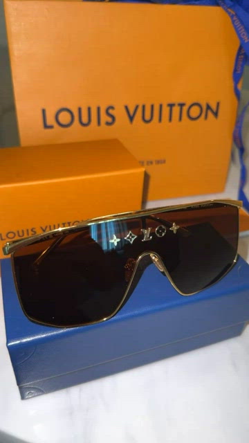 Louis Vuitton 2022 Golden Mask Sunglasses w/ Tags - Gold