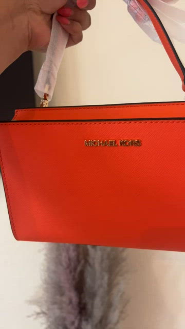 Michael Kors Sheila Small Faux Leather Crossbody Bag – shopmixusa
