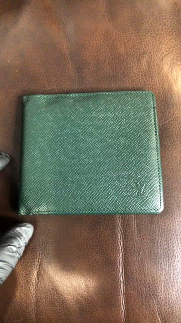 LOUIS VUITTON Green Taiga Leather Bifold Wallet Vintage MI0917