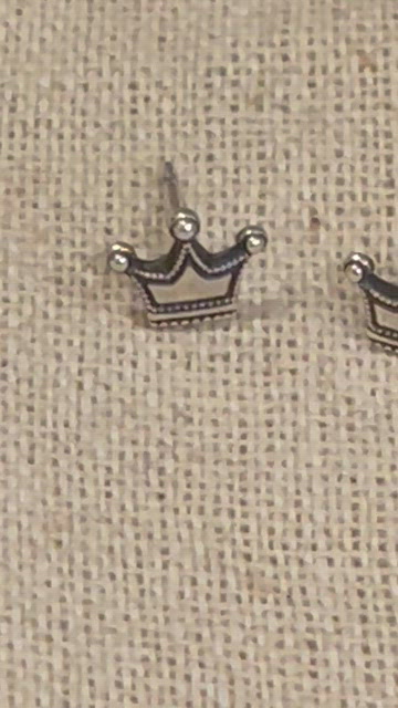 James authentic Avery Tiny Crown Post earrings retired