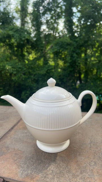 Vintage Wedgwood Windsor 4 Cup Bone China Teapot & Lid Made in England  **READ**