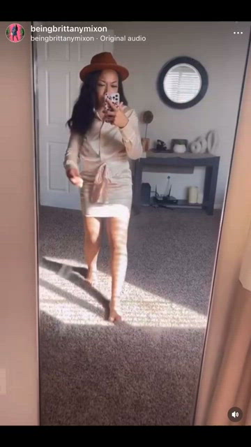 PrettyLittleThing NWT 4 Champagne Satin Ruched Shirt Dress